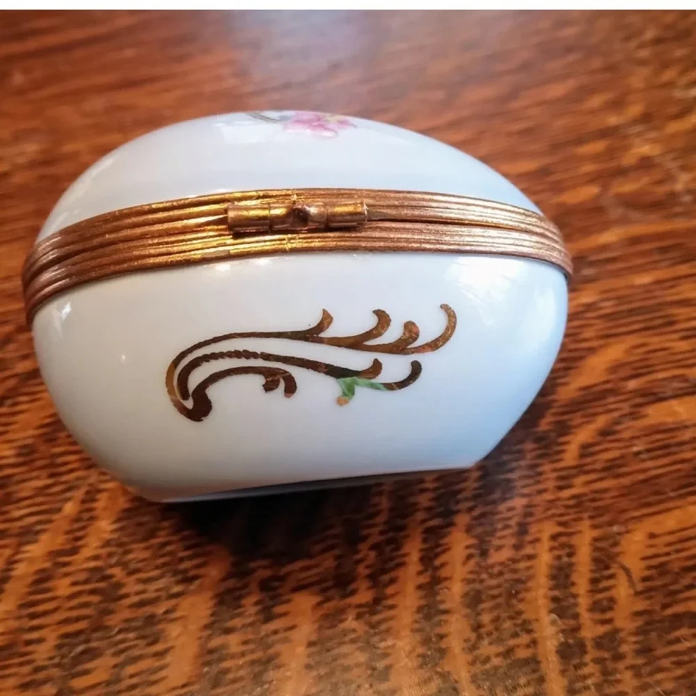 Vintage Limoges Artoria Easter Bunny Trinket Egg